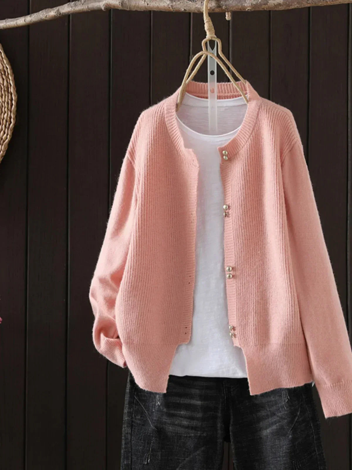 ELARA | CARDIGAN À BOUTON EN PERLE
