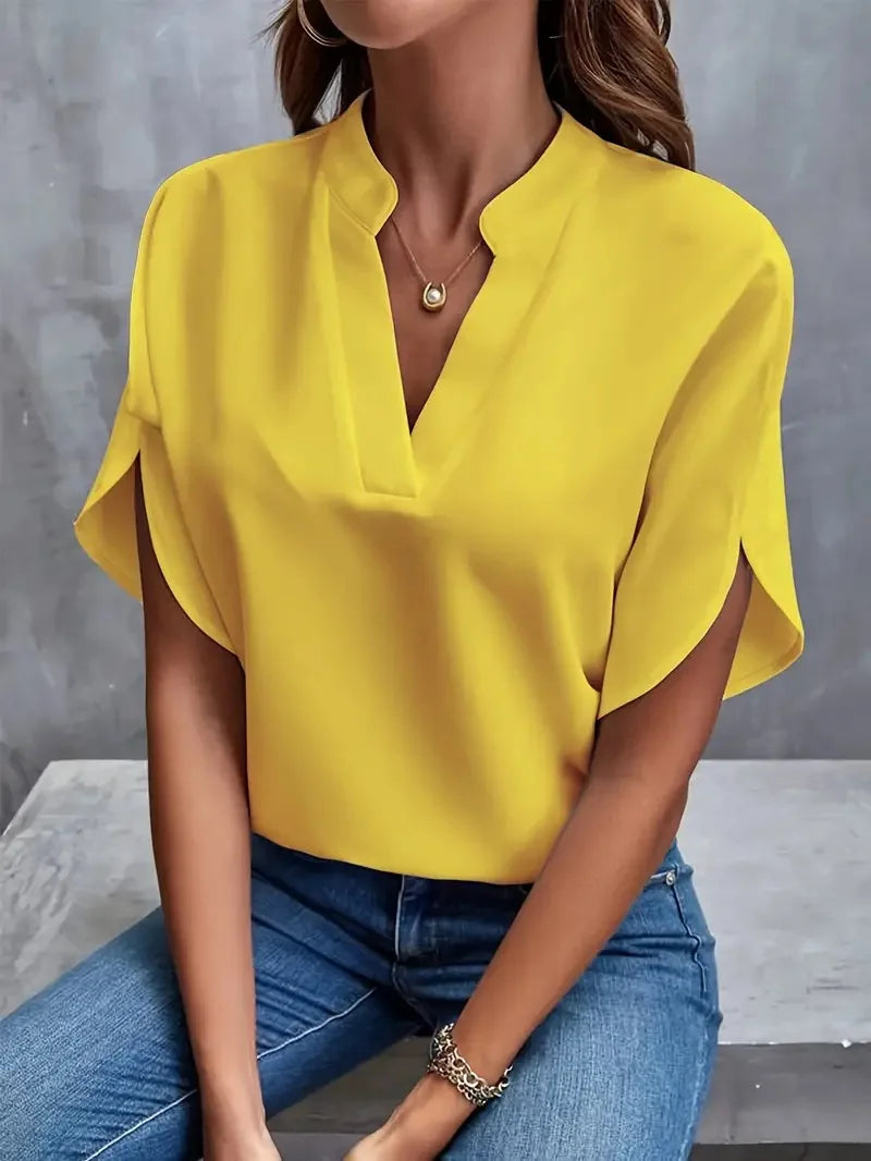 Bettina | Soepelvallende blouse met elegante V-hals