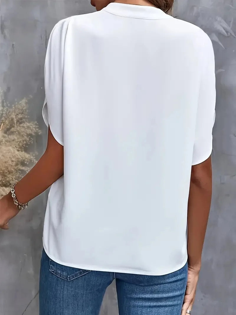 Bettina | Soepelvallende blouse met elegante V-hals